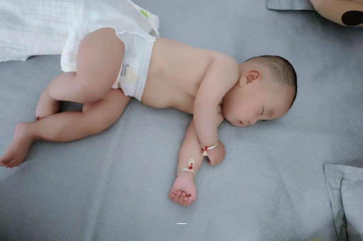 株洲几个月宝宝会抬头